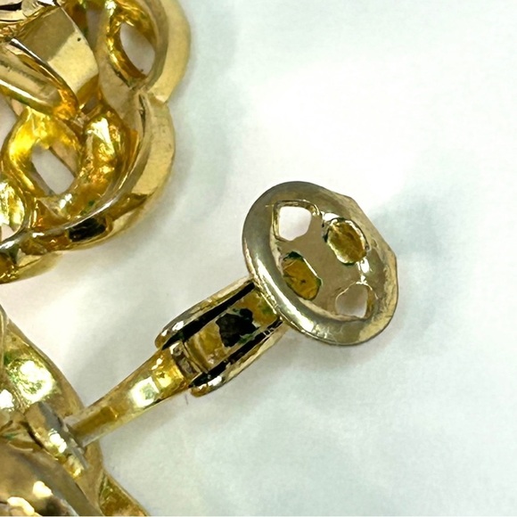 Vintage Signed Crown Trifari Gold Tone Clip On Earrings - Picture 11 of 11